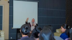 Dialog Publik, Reny Tekankan Pentingnya Keberanian Sebagai Modal Utama Kepemimpinan