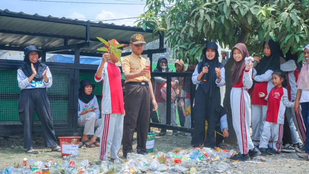 ‘Rumah Botol’ IMIP, Upaya Perangi Sampah di Bahodopi