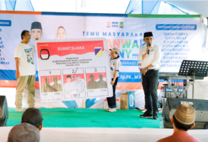 Kampanye di Desa Olonggata, Anwar Hafid Peragakan Cara Mencoblos di Pilgub Sulteng 2024