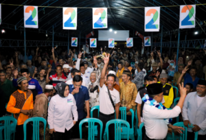 Kondisi Lapangan Becek, Warga Tinombala Tetap Antusias Hadiri Kampanye Anwar Hafid