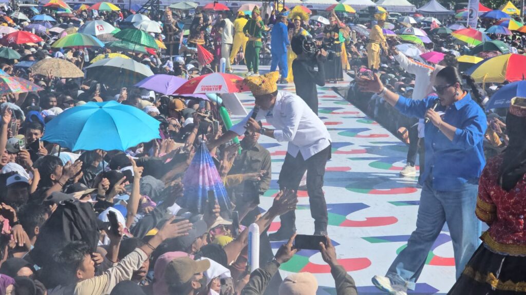 20 Ribu Massa Hadiri Kampanye Akbar Anwar-Reny di Parimo