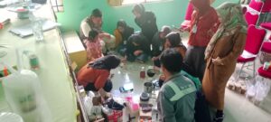 PT Vale Latih Emak-emak di Balantang,  Ubah Minyak Jelantah Jadi Lilin Aromaterapi