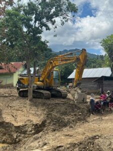 Laksanakan Instruksi Gubernur, BPBD Sulteng Terjunkan Alat  Berat di Lokasi Banjir Wombo Kalonggo