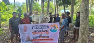 Wagub Sulteng Serahkan Satu Ekor Sapi Kurban Untuk Warga Beka