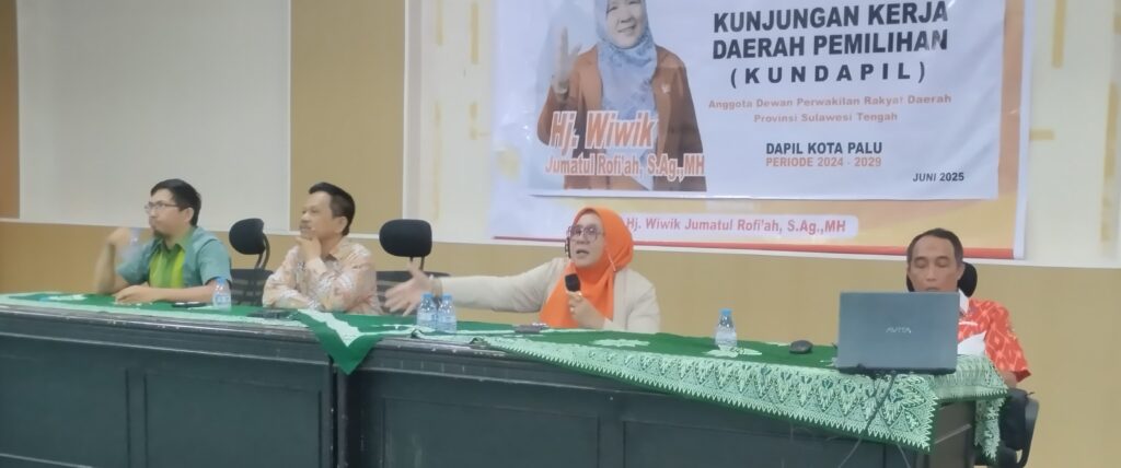 Wiwik Jumatul Rofi’ah Gelar Kundapil di Unismuh Palu