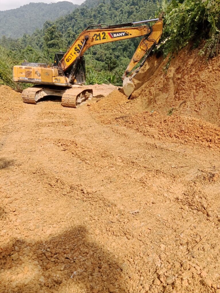 Puluhan Tahun Terisolir, PT GNI Berkontribusi Buka Akses Menuju Desa Tanauge