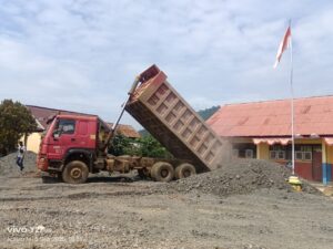 PT GNI Bantu Timbun Halaman SDN 2 Bunta dan SMPN 3 Petasia Timur