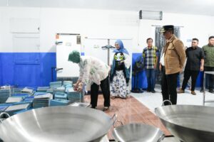 Tinjau Dapur MBG di Dondo, Gubernur Anwar Hafid Dorong Keterlibatan Warga Lokal