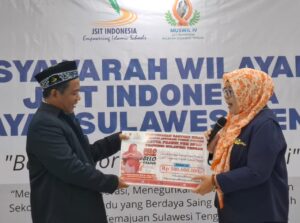 Bunda Wiwik Serahkan Dana Pokir Rp500 Juta untuk JSIT Sulteng