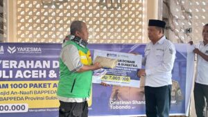 Pegawai dan Jamaah Masjid Bappeda Sulteng Donasi 1.000 Paket Abon ke Sumatera