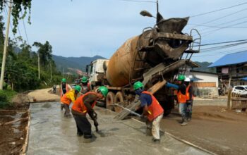 PT GNI Salurkan Bantuan Beton untuk Pembangunan Jalan Trans Sulawesi