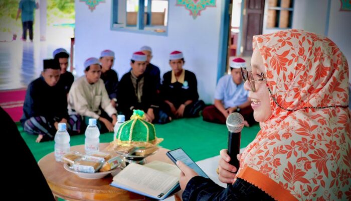 Di Depan GenZi, Bunda Wiwik Paparkan Materi Pentingnya Generasi Berakhlak