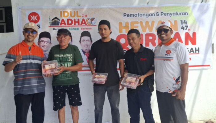 Momentum Idul Adha, DPW PKS Sulteng Bagikan Ratusan Paket Kurban 