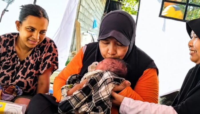 Bunda Wiwik Sapa Penyintas Gempa Sigi yang Baru Saja Melahirkan