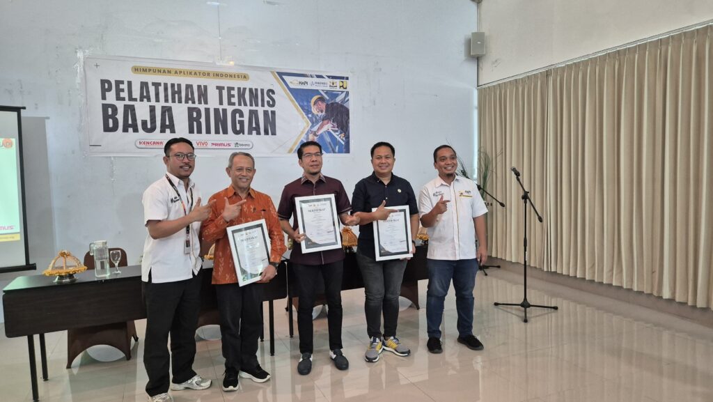 Kadin Palu Gelar Pelatihan Gratis Kepada 30 Aplikator Baja Ringan