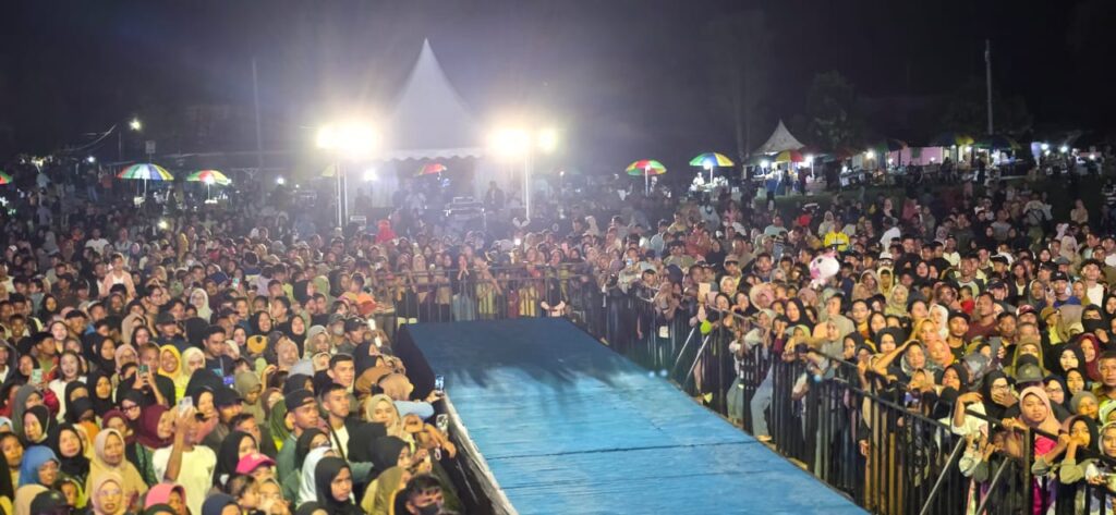 Dihibur ARMADA Band, Warga Antusias Hadiri Deklarasi dan Temu Masyarakat BERANI di Dolo Selatan