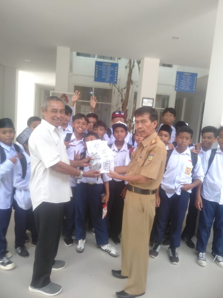 Buku Likuefaksi Palu Jadi Daya Tarik Siswa ke Perpustakaan