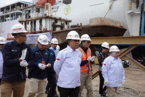 Anwar Hafid Dorong Hilirisasi dan Konektivitas Sulteng di PT. Dok & Perkapalan Kodja Bahari