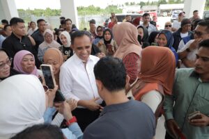 Tiba di Kampung Halaman, Anwar Hafid Disambut Meriah Warga Morowali