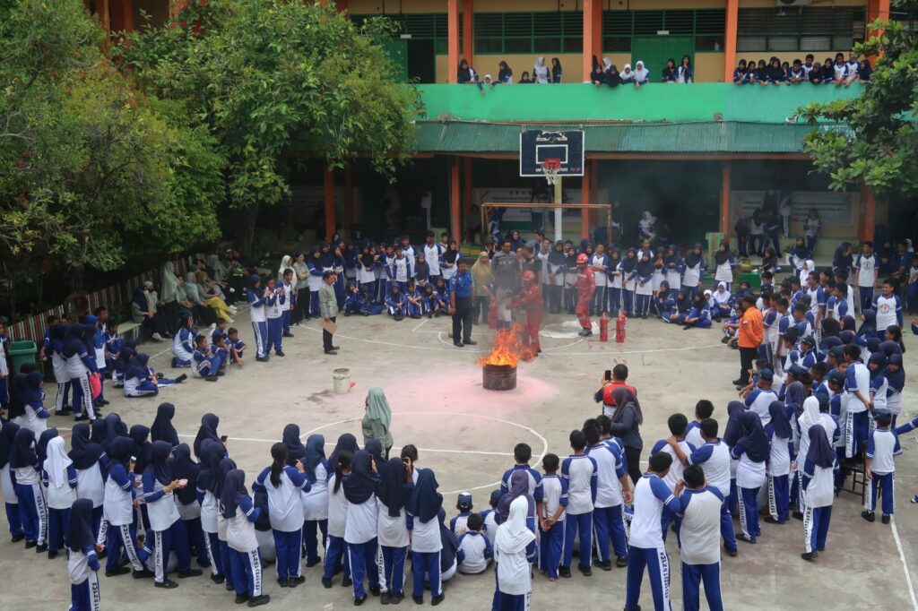 Wujudkan Generasi Sadar Bencana, Pertamina Gelar Pelatihan Pencegahan Kebakaran di SMPN 2 Parepare