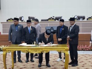 DPRD Sulteng Sahkan Anwar – Reny Sebagai Gubernur dan Wagub Terpilih