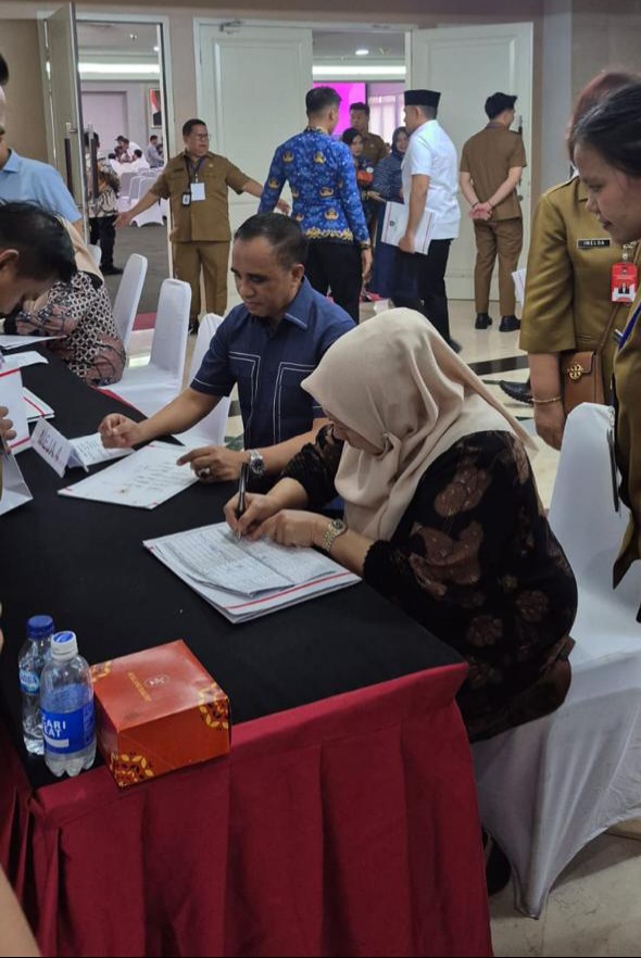 Jelang Pelantikan, Anwar Hafid dan Reny Lamadjido Jalani Pemeriksaan Kesehatan