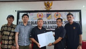 Nizar Rahmatu Ambil Formulir Pendaftaran Calon Ketum KONI Sulteng 2025-2029