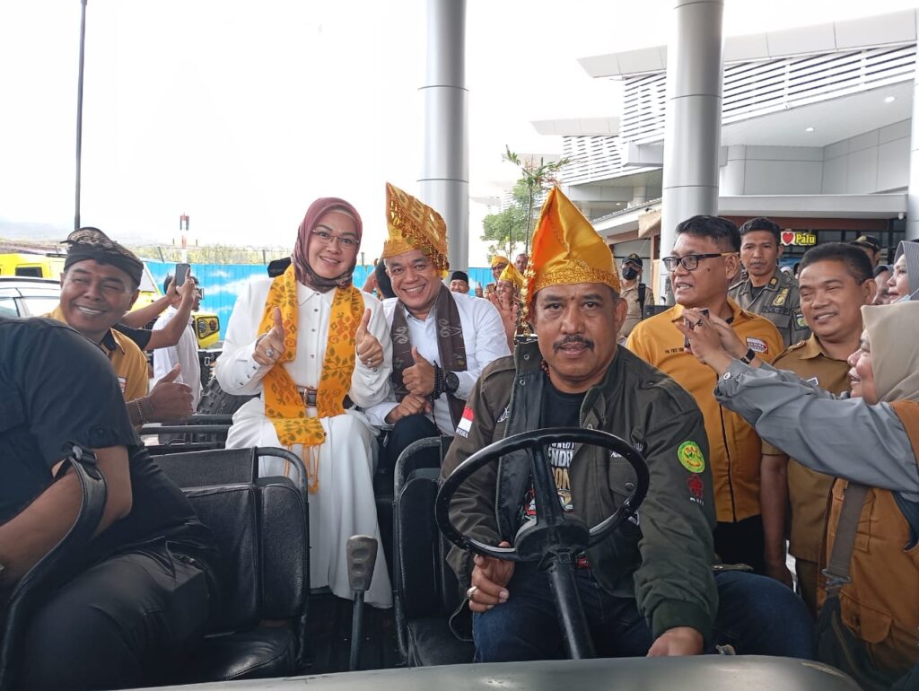 Warga Palu Antusias Sambut Kedatangan Hadianto – Imelda