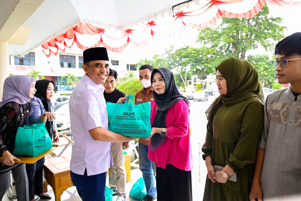 Pemprov Sulteng Gelar Pemeriksaan Kesehatan Gratis dan Pembagian Sembako bagi ASN dan PHL