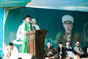 Haul Guru Tua di Wosu, Anwar Hafid Serukan Penguatan Pendidikan Alkhairaat