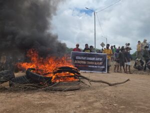 Puluhan Warga Poboya Tutup Akses ke PT CPM, Tolak Rencana Penambangan Underground