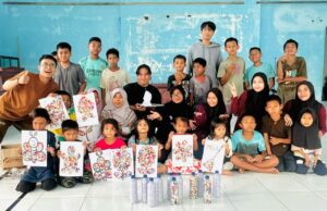 KT Batu Sakti Edukasi Anak-anak Mansalean Soal Daur Ulang Sampah