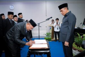 Gubernur Sulteng Lantik Kadis ESDM dan 16 Pejabat Fungsional