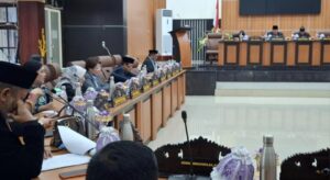 Rapat Paripurna, Wali Kota Sampaikan Pendapat atas Dua Ranperda Inisiatif DPRD Palu