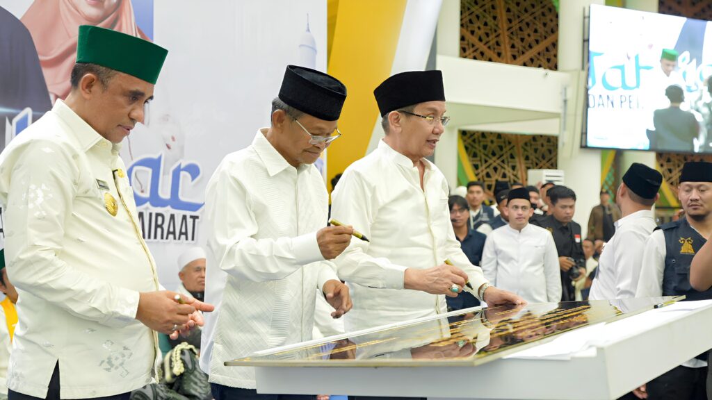 Disaksikan UAS, Tiga Gubernur Resmikan Masjid Raya Baitul Khairaat Sulteng