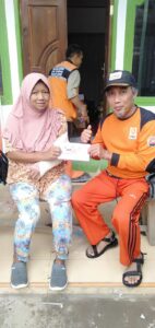 DPW PKS Sulteng Santuni Ibu Rahmi, Penyintas Banjir yang Kehilangan Dua Anaknya di Malalak