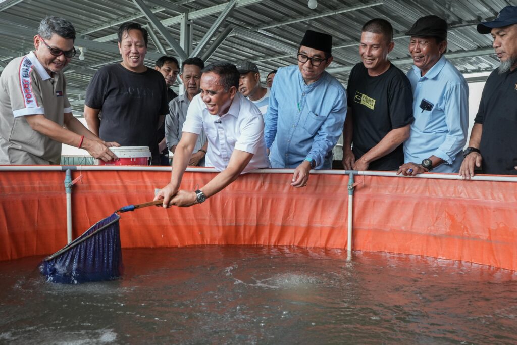 Tak Hanya di Laut, Anwar Hafid Dorong Budidaya Ikan Air Tawar Jadi Andalan Ekonomi Baru