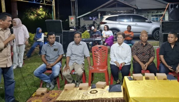 Reses di Panau, Rustia Tompo Bagikan 800 Kupon Pasar Murah untuk Warga