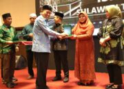 Bunda Wiwik Raih Penghargaan Perempuan Inspiratif pada Santri Award 2026
