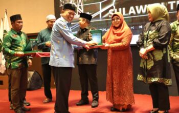 Bunda Wiwik Raih Penghargaan Perempuan Inspiratif pada Santri Award 2026